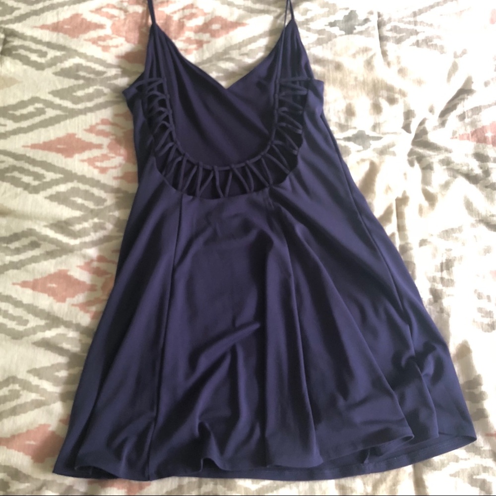 Backless dress - Picture 2 of 4